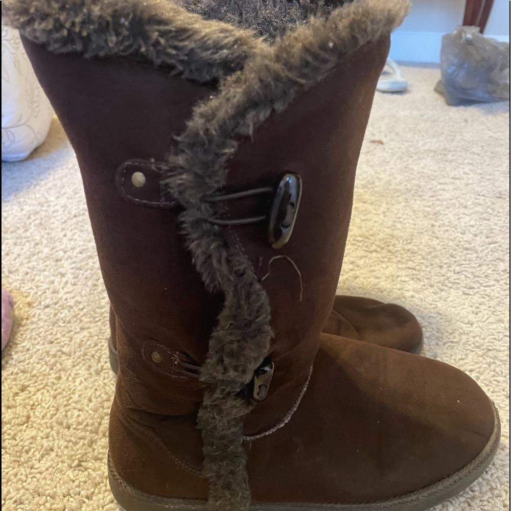 Airwalk brand dark brown fuzzy boots with dark brown fur trim size 8.5.